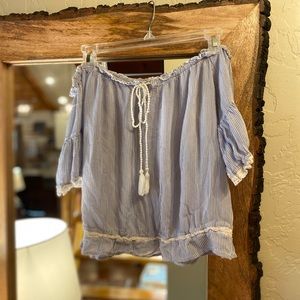 AMERICAN EAGLE OFF THE SHOULDER TOP